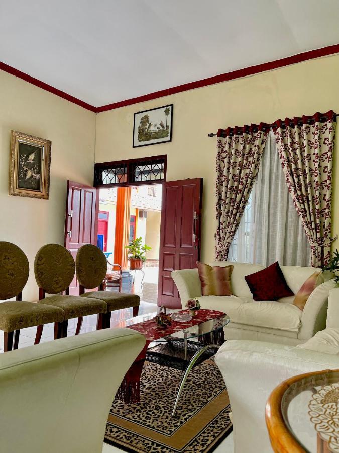Sapo Karo Rest House Берастаги Экстерьер фото